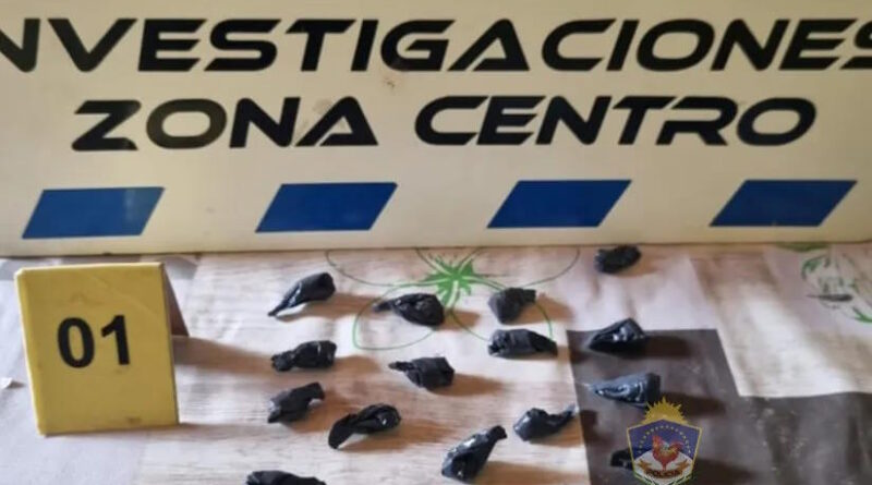 Encontraron cocaína en Villa Ceferino, tras una denuncia por violencia de género  thumbnail